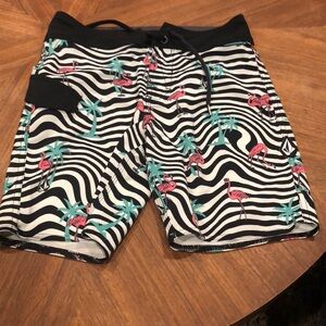 EUC Volcom Boardshorts